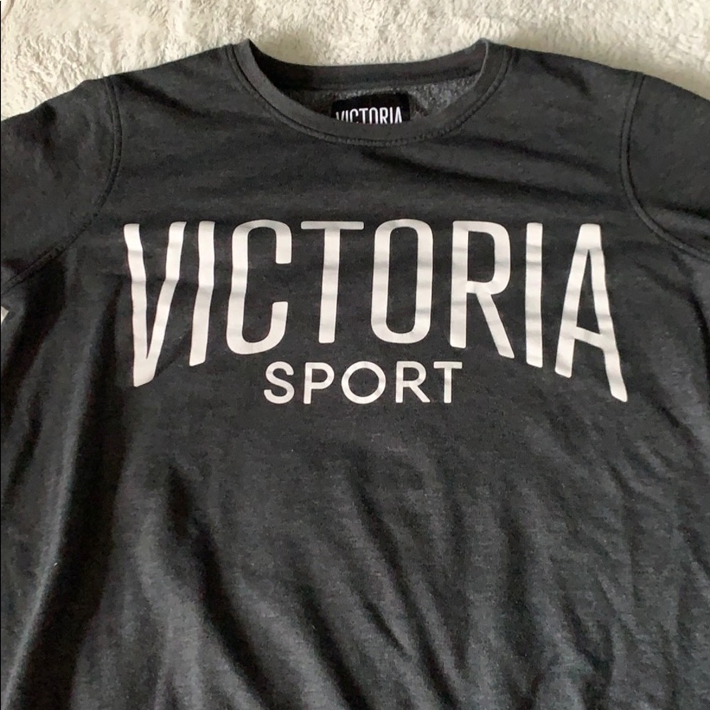 (M) gray crewneck Victoria sport barely worn